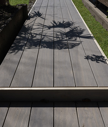 Terrasse en bois rénovée